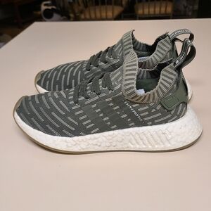 Adidas NMD R2 Sergeant Major running sneakers size 6 1/2
